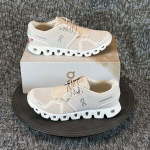 ON Cloud 5 Running Shoes Women's 8.5 Pearl white